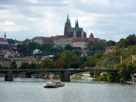 Blick von der Cech Brücke zur Prager Burg
